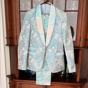 NWOT. Light Blue Brocade Shawl Collar Blazer and Trouser Set with bow tie.Men